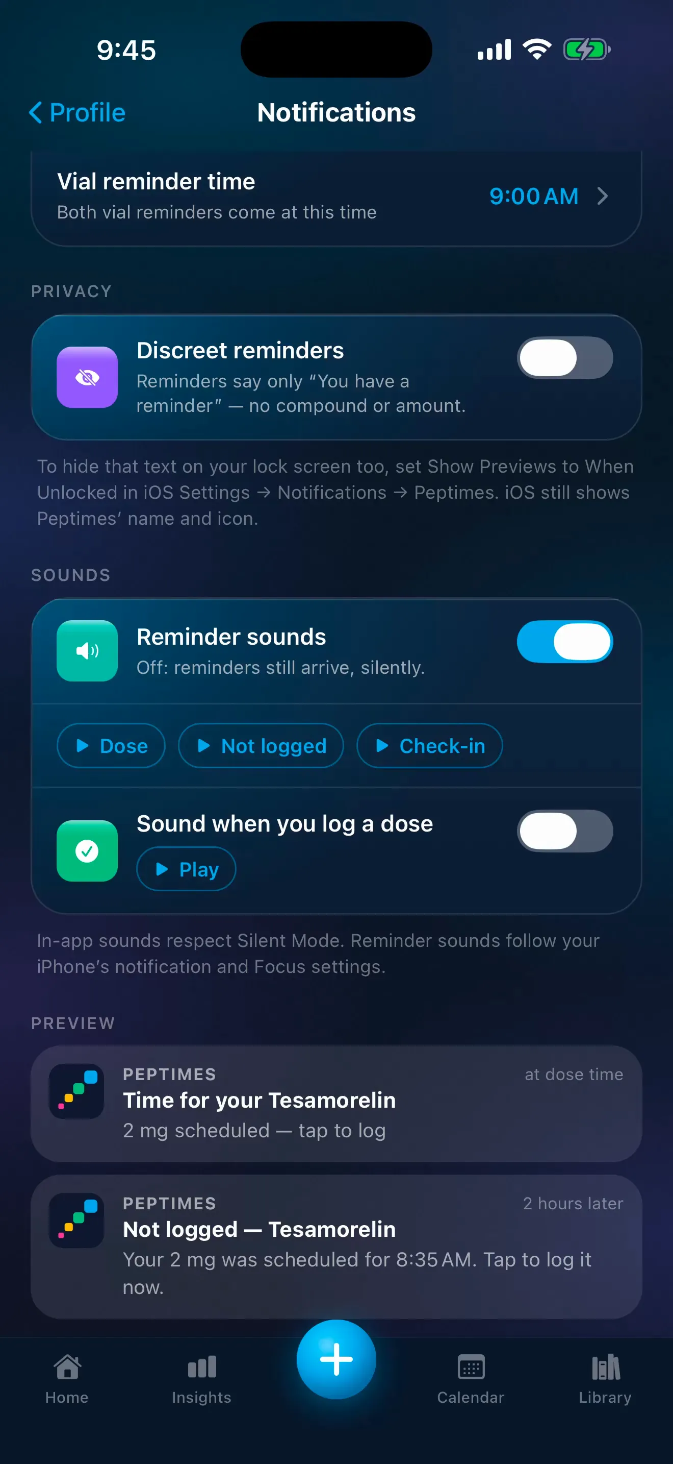 Peptimes Notifications settings with Discreet reminders off, and previews of a reminder and its follow-up naming the compound. In the recording, Discreet reminders are turned on and both previews change to say only "You have a reminder. Open the app to see it."
